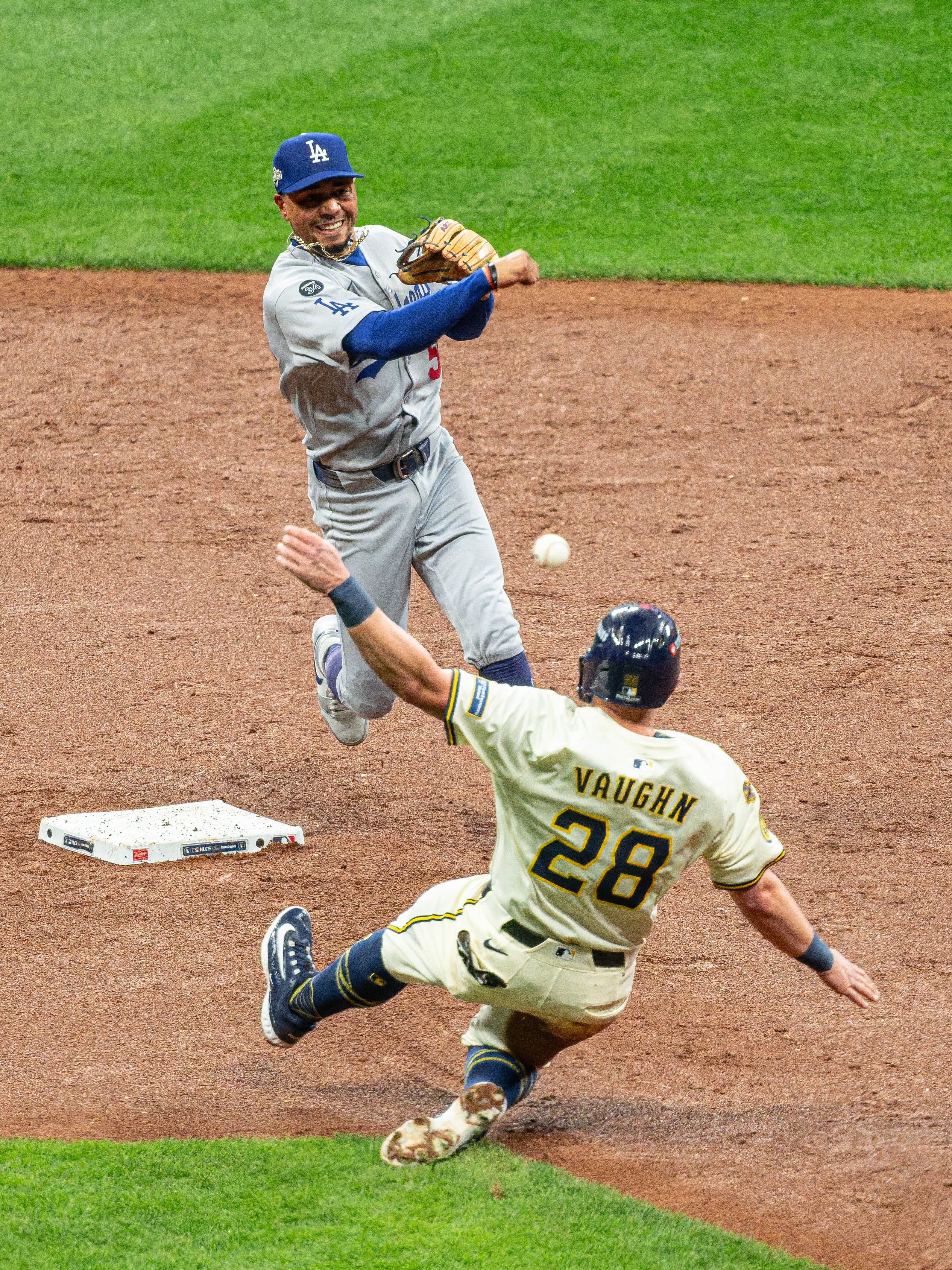 Oct 14, 2025; Milwaukee, Wisconsin, USA; Game 2 of the National League Championship Series between the Milwaukee Brewers and the Los Angeles Dodgers at American Family Field on October 14, 2025 in Milwaukee, Wisconsin. Photography by Ross Harried for European Pressphoto.