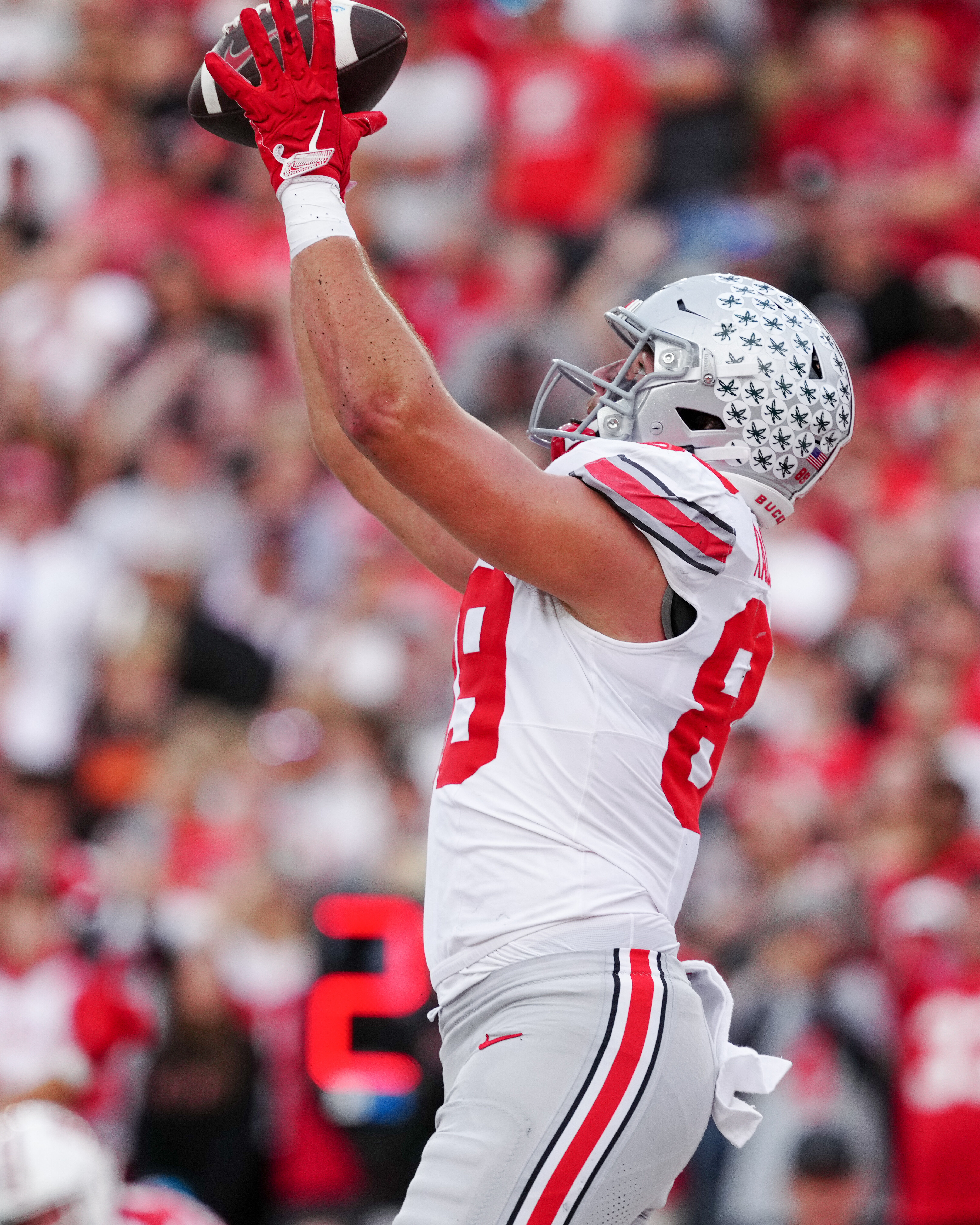 Oct 18, 2025; Madison, Wisconsin, USA; Ohio State Buckeyes tight end Will Kacmarek (89) catches a touchdown pass in the second half against the Wisconsin Badgers at Camp Randall Stadium on October 18, 2025 in Madison, Wisconsin. Photography by Ross Harried for Second Crop Sports.